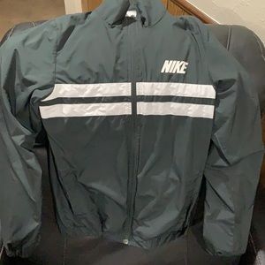 Extra small Nike windbreaker, the zipper is broke but still in good condition
